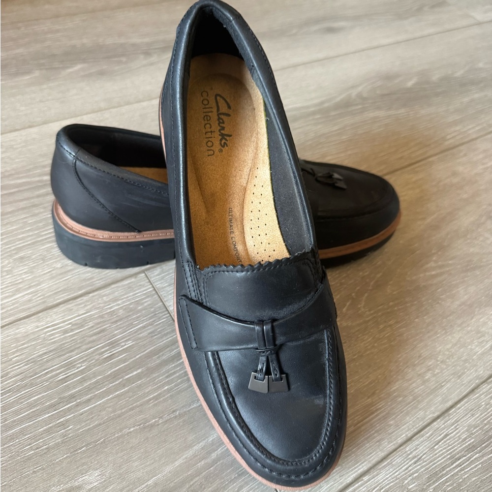 Clarks Women’s Black Loafers with Brown Trim